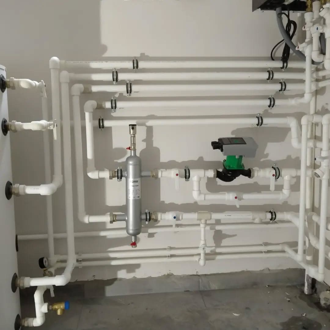 Zerk Yapı Tesisat mağazasının armatür ve malzeme reyonu