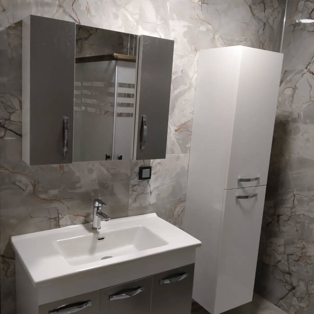 Aynalı dolap ve lavabo takımı montajı